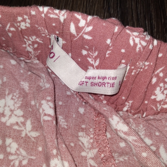 SUPER HIGH RISE SHORTS - Picture 2 of 2